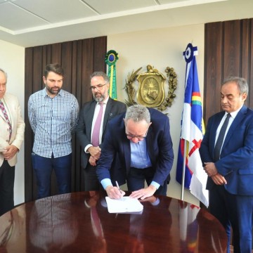  Alepe e TCE renovam parceria entre Escola do Legislativo e Escola de Contas
