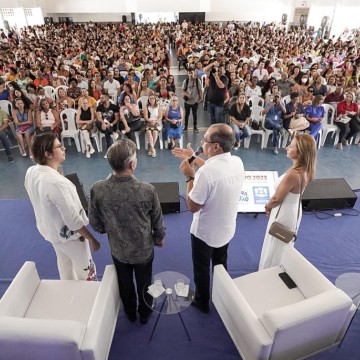 Prefeito Mano anuncia concurso com 627 vagas para professores no Jaboatão