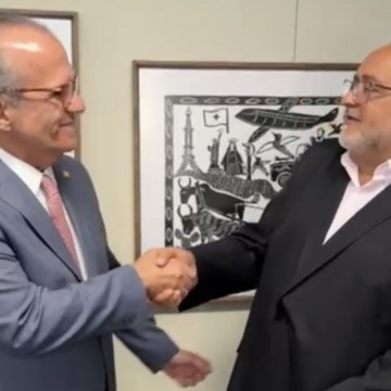 Senador Fernando Dueire recebe visita do prefeito de João Alfredo em Brasília 