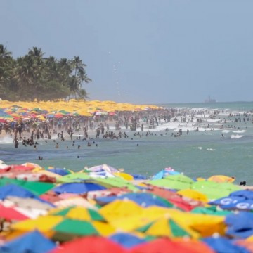 Praia de Boa Viagem recebe ação de orientação e fiscalização do Procon Recife no fim de semana