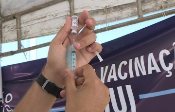 Governo de Pernambuco renova parceria com a Uber e viagens gratuitas aos pontos de vacinação passam a valer para todas as idades