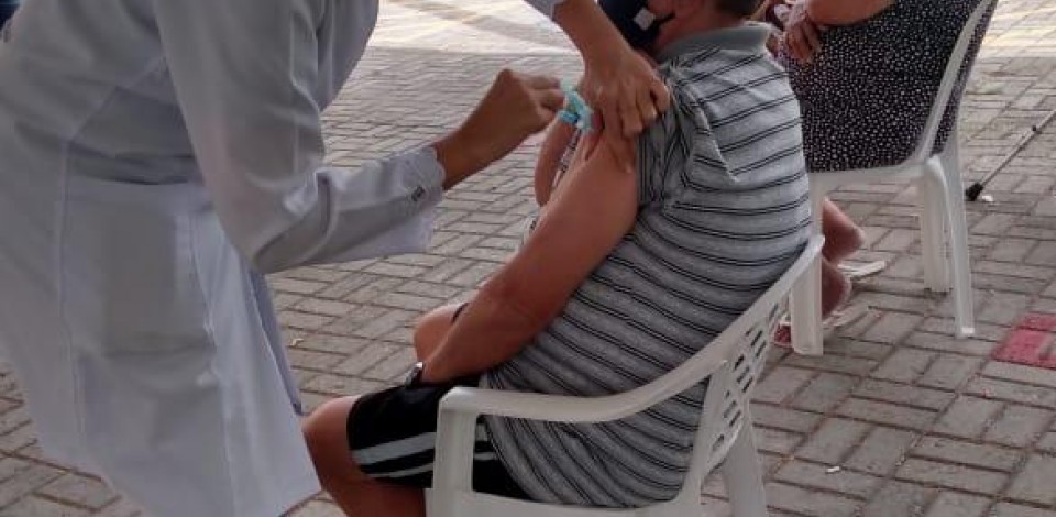 Idosos da Casa dos Pobres em Caruaru são vacinados contra a covid-19
