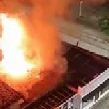Incêndio atinge uma loja de roupas no bairro do Prado