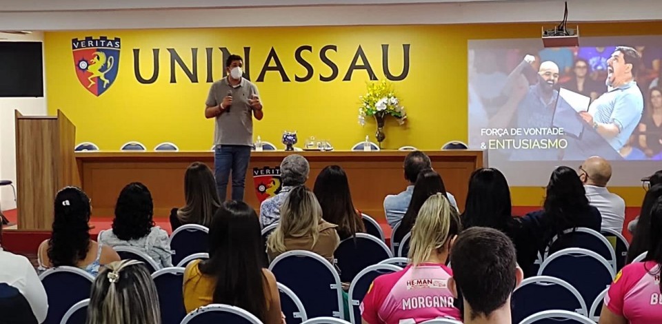 Técnico olímpico  faz palestra em Caruaru e é homenageado