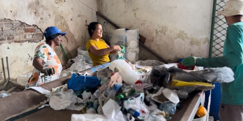  Em uma sociedade na qual o problema do descarte de resíduos vem se tornando debate obrigatório quando a questão é preservação ambiental, a reciclagem sempre é citada como uma solução