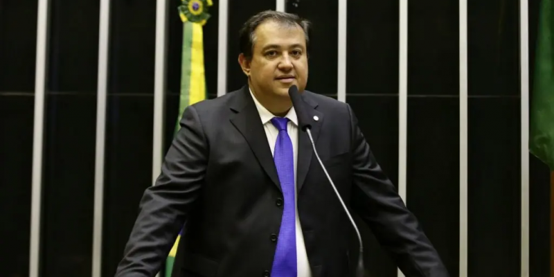 Hélder Rômulo Araújo de Meneses foi nomeado para a vaga. Até então, ele exercia o cargo de assessor de Aeródromos na Secretaria de Infraestrutura