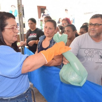 Prefeitura de João Alfredo realiza entrega de peixe para população