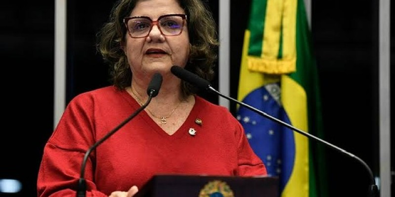 Coluna da segunda | Teresa Leitão assume protagonismo no PT de Pernambuco