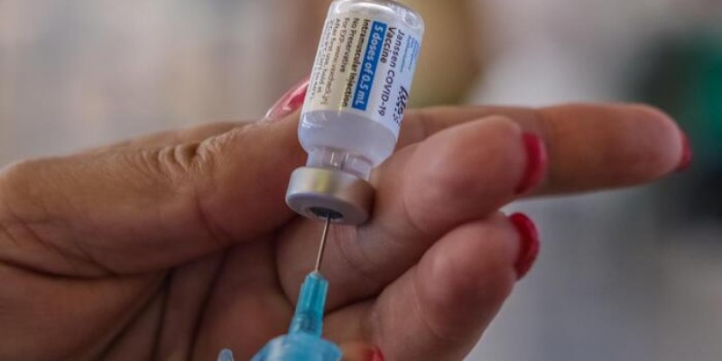 Para receber o imunizante, é essencial que a população faça o pré-cadastro no site Vacina Caruaru