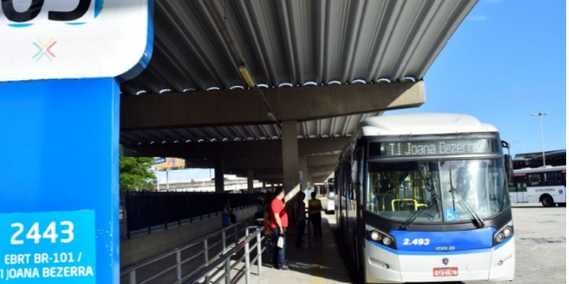 Na primeira fase os usuários que chegarem ao terminal de ônibus terão acesso ao metrô passando o cartão VEM no validador da estação do metrô.