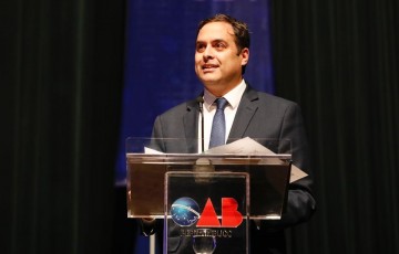 Paulo Câmara marca presença na posse dos novos dirigentes e conselheiros da OAB