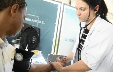Cardiologistas lançam aplicativo gratuito para monitorar a pressão arterial