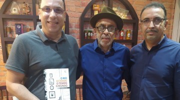 Carlos Paiva lança livro de poesia declarando amor à Caruaru