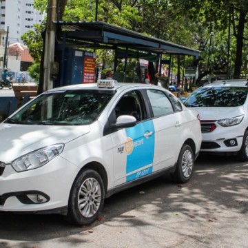 Táxis do Recife podem cobrar bandeira 2 durante o mês de fevereiro
