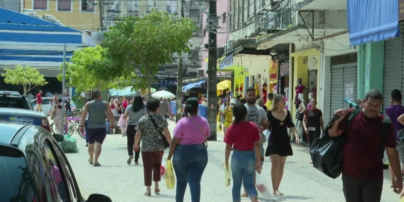 Lojas do centro do Recife funcionam de forma facultativa e shoppings em horário especial