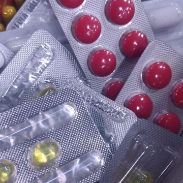 Pesquisa revela aumento de medicamentos que prometem cura contra a Covid-19
