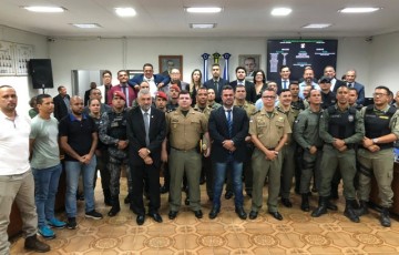 Vereador Bruno Salsa homenageia 47 Policiais Militares na Câmara Municipal de Goiana