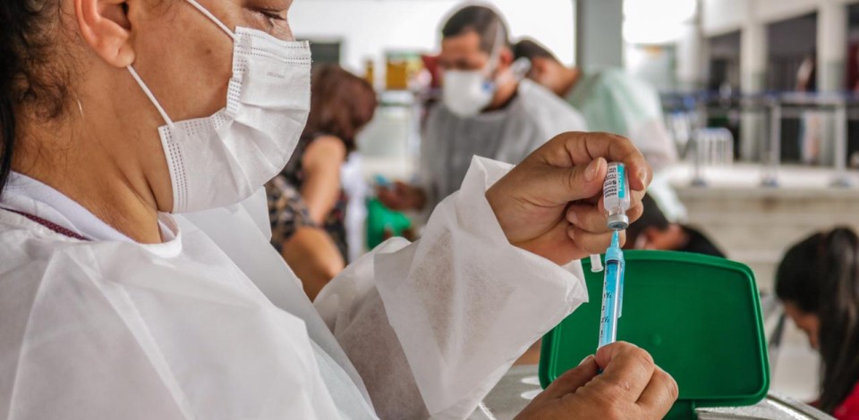 Caruaru amplia vacinação contra Covid-19 para pessoas a partir de 52 anos