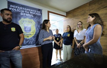 Governadora Raquel Lyra visita Delegacia da Mulher de Olinda que funciona em regime ininterrupto
