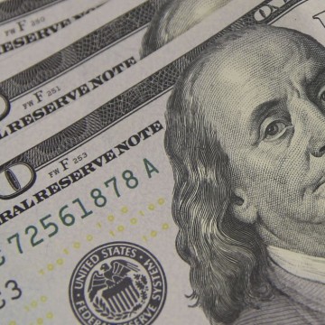 Dólar tem forte alta e fecha a R$ 4,93 com dados dos Estados Unidos