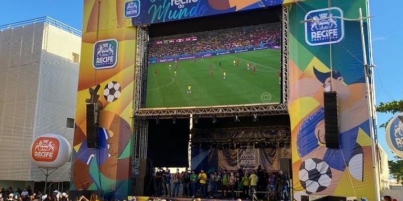 A Prefeitura do Recife garante a programação antes e após a partida nos dois pólos da Copa Recife do Mundo, no Cais da Alfândega e na Praça do Arsenal.