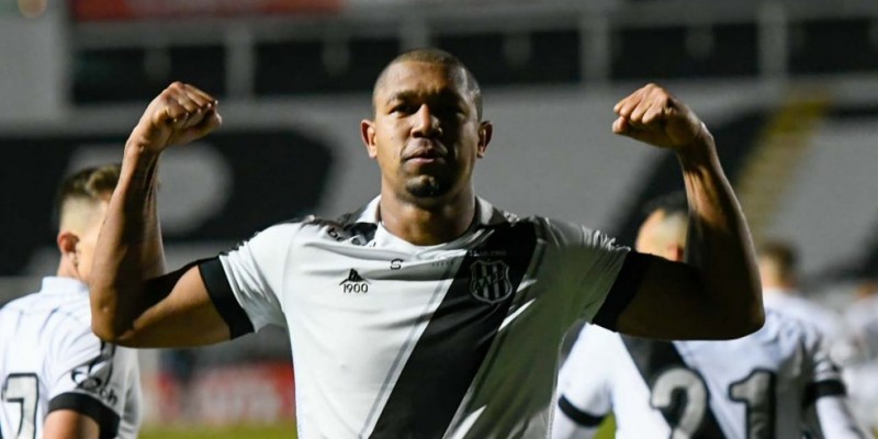 Jogador de 28 anos já está no Recife para exames médicos e testes físicos