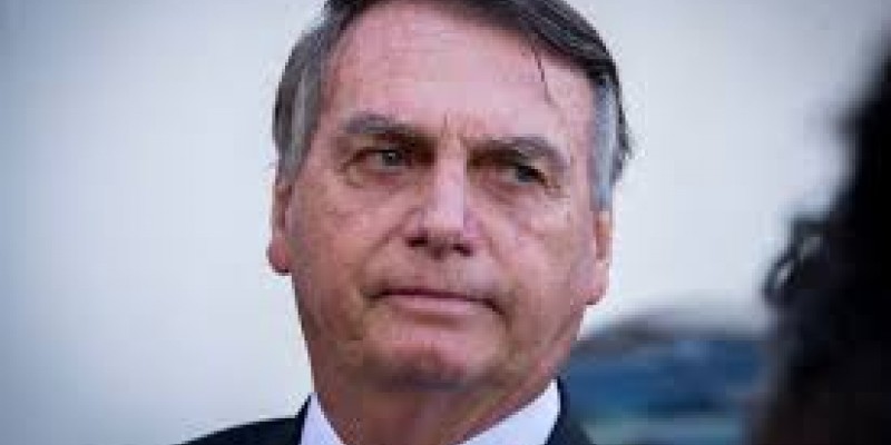 Bolsonaro permanece em silêncio durante depoimento