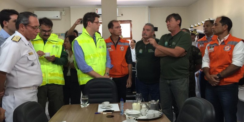 O Ministro do Meio Ambiente Ricardo Salles, chegou ao Estado às 3h da manhã para acompanhar os trabalhos e realizou uma vistoria no Cabo de Santo Agostinho