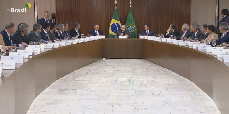 Coluna da terça | A simbologia da união federativa contra os atos de vandalismo