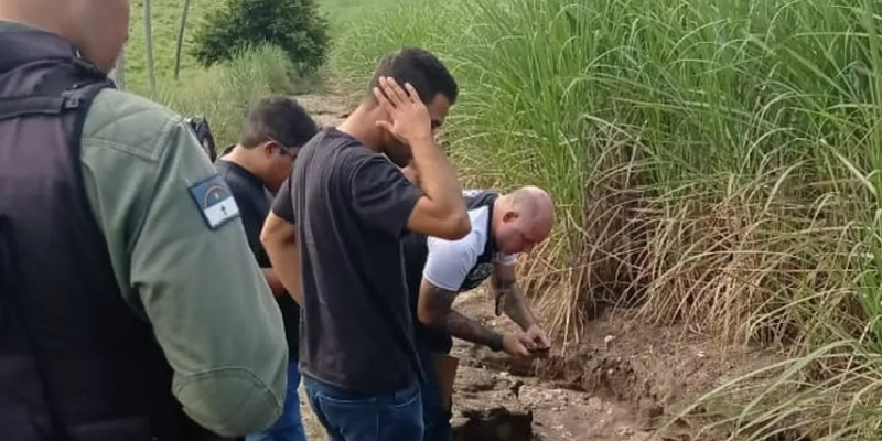 Crime aconteceu na Zona Rural de Nazaré da Mata, na Zona da Mata Norte, onde os corpos foram encontrados carbonizados em uma vala