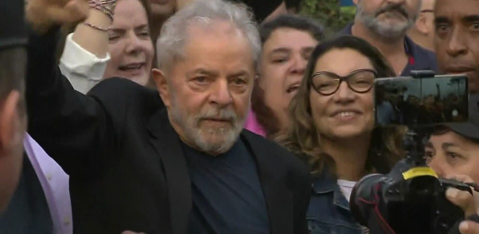 Ex-presidente Lula é solto