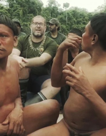Corpo do Indigenista Bruno Pereira é velado e cremado no Recife com homenagem de indígenas