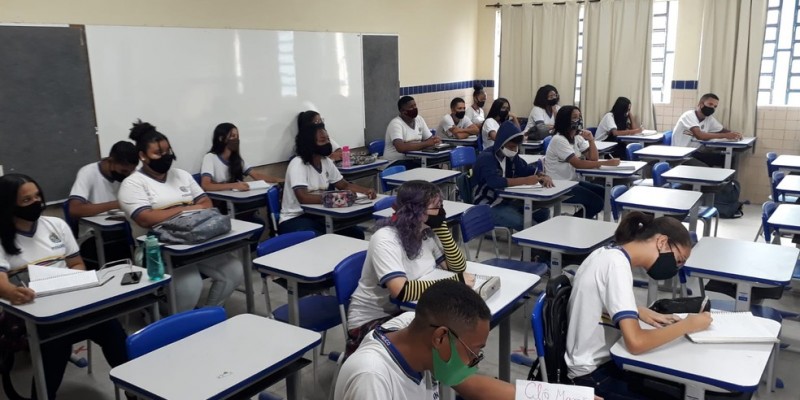 O anúncio foi feito na última quinta-feira (11) pelo secretário de educação, Marcelo Barros, durante uma coletiva de imprensa do Governo de Pernambuco.