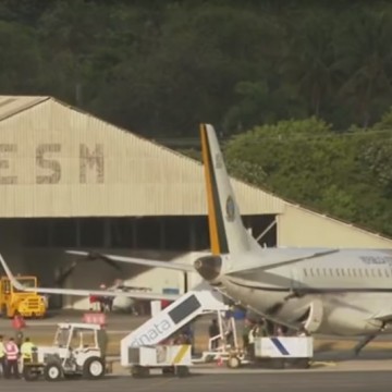  Mais 32 brasileiros resgatados de Israel chegam ao Brasil; aeronave fez parada no Recife