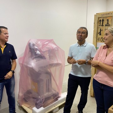 Alessandra Vieira e Edilson Tavares celebram aquisição de novo equipamento de ultrassom para Toritama