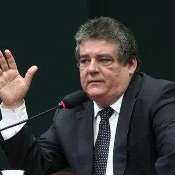 O prefeito Anderson Ferreira está com medo da investigação, diz Silvio Costa 