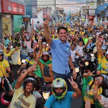 Ao lado de Bolsonaro, Anderson Ferreira participa de motociata no Agreste