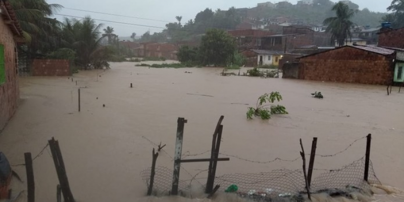 O nível dos rios Una e Carimã subiu e, associado às chuvas, mais de 500 famílias ficaram desalojadas