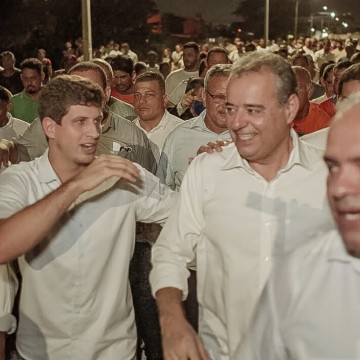 Danilo e João Campos reúnem grande público na Zona Norte do Recife 