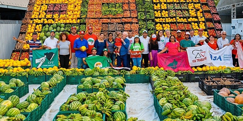 A nova lei tem como objetivo converter  30% das compras públicas de alimentos em produtos adquiridos via agricultura familiar