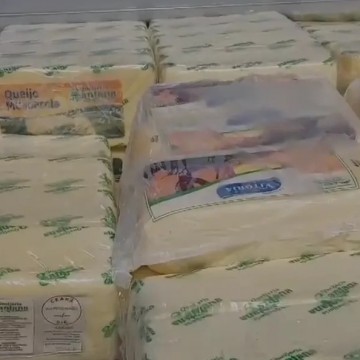 Mais de quatro toneladas de queijo muçarela são apreendidos sem nota fiscal em estabelecimento na Ceasa