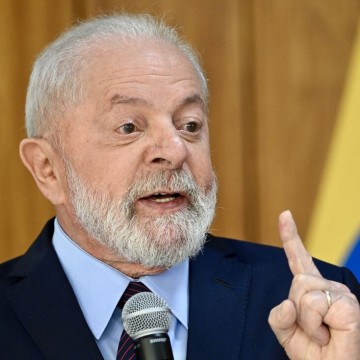 Lula defende investimento público para resolver problemas históricos