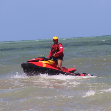 Corpo de Bombeiros recebe novas motos de salvamento aquático