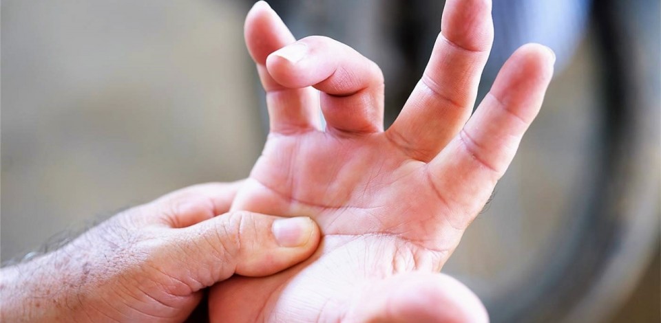 Movimentos repetitivos nas mãos podem causar 'Dedo em Gatilho'