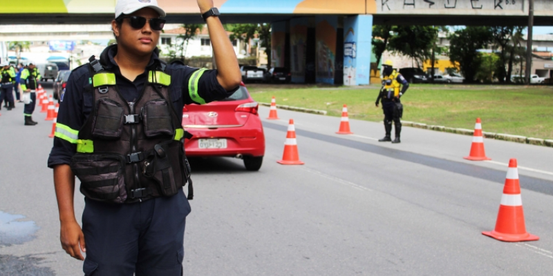 No Recife, em 2022, 1.535 pessoas foram vítimas de sinistros com motocicletas, sendo 13 fatais e 101 feridos graves