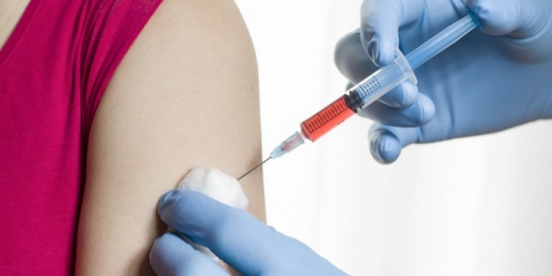 De acordo com o médico infectologista, Adalberto de Lima, atualmente o Brasil tem capacidade de vacinar pelo menos 10% da população