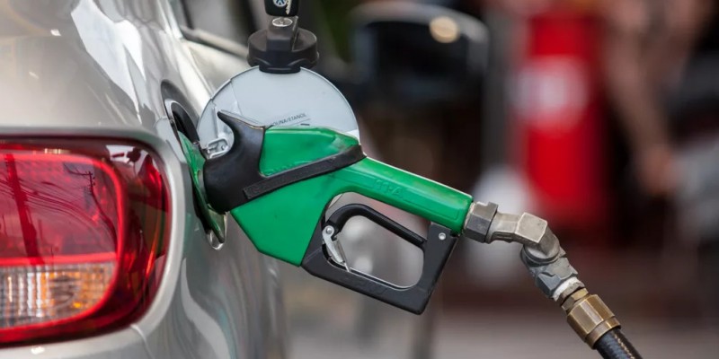 A gasolina teve aumento de 20 centavos e o diesel de 70 centavos.