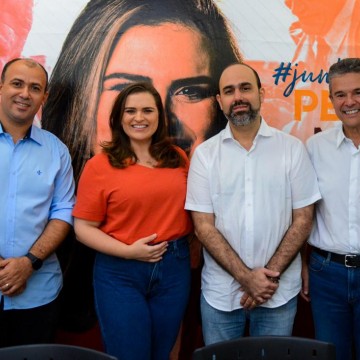 Marília Arraes recebe apoio de Xisto Freitas, prefeito de Aliança