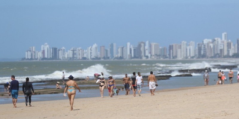 Praia da capital pernambucana permaneceu interditada por mais de 100 dias por causa do decreto e foi liberada para o banho nesta quinta-feira (16)
