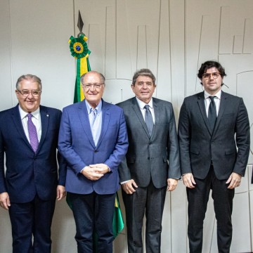 Augusto Coutinho e Geraldo Alckmin discutem melhorias para o Polo Gesseiro do Araripe